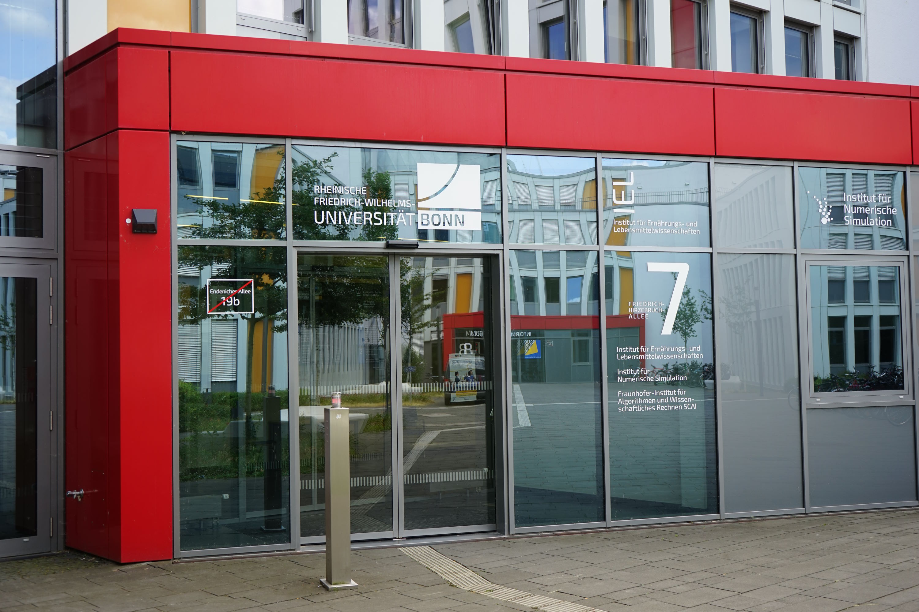 Friedrich-Hirzebruch-Allee 7